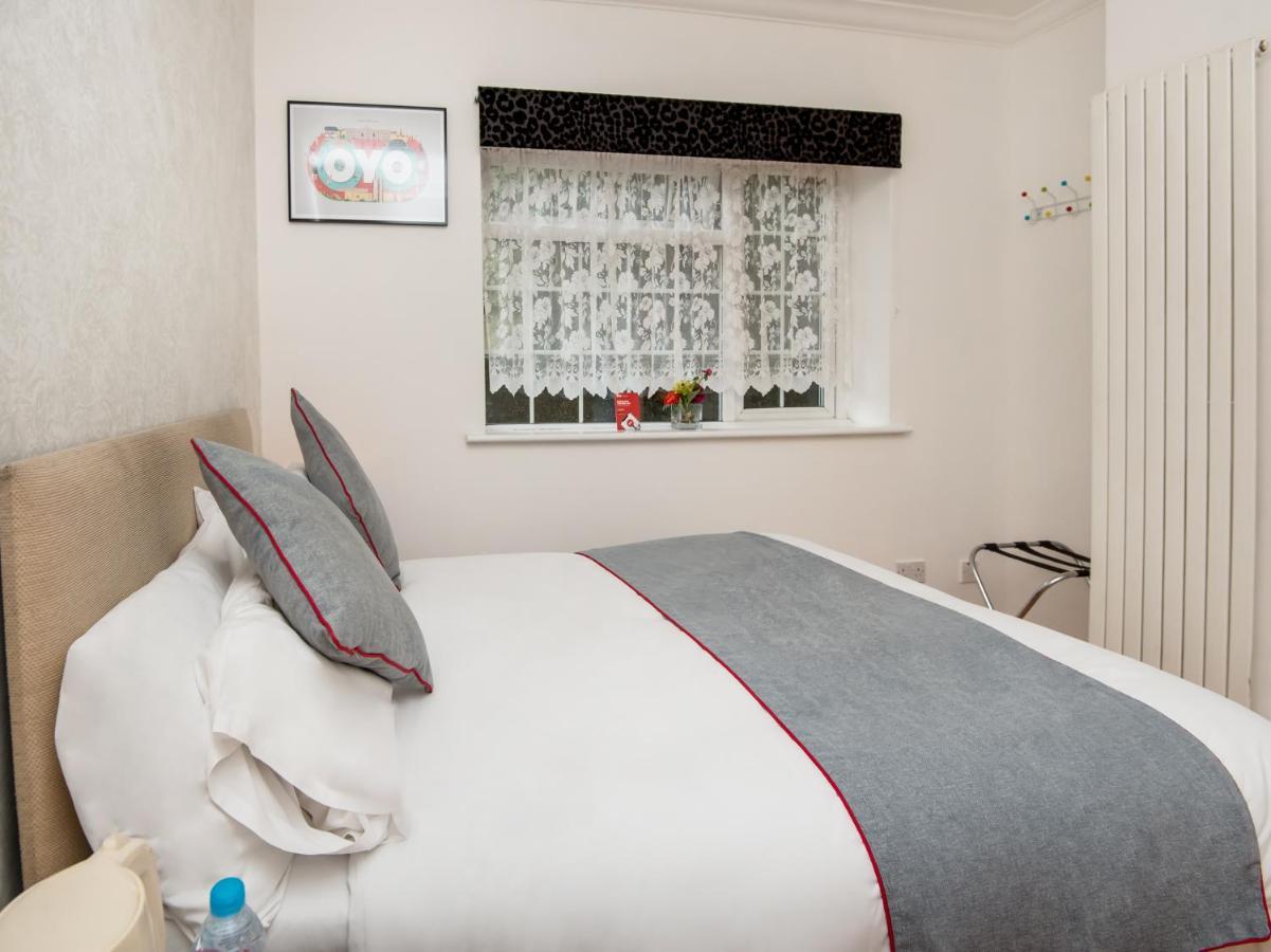 Oyo Vale Lodge Виндзор Экстерьер фото